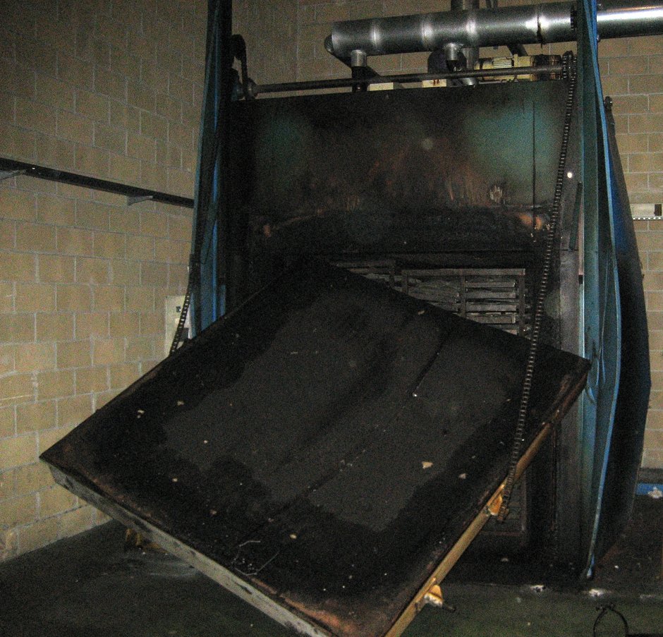 Kammerofen nach einer Explosion durch die Entzündung brennbarer Gase